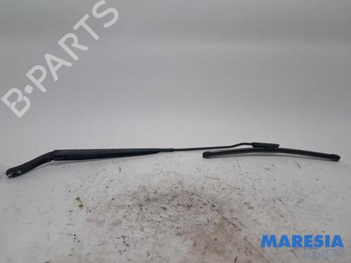 Used Front windshield wiper arm CITROËN C3 II (SC_) 1.2 VTi 82 (82 hp) 31504455