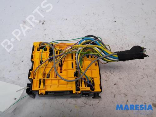 Used Fuse box PEUGEOT 208 I (CA_, CC_) 1.2 VTI 82 (82 hp) 31487471