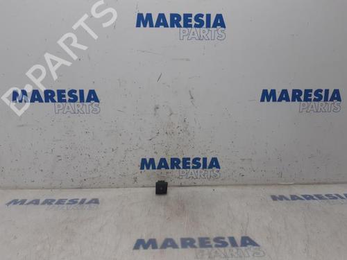 switch-peugeot-508-i-8d_-2010-2011-2012-2013-2014-2015-2016-2017-2018-31470907 main image