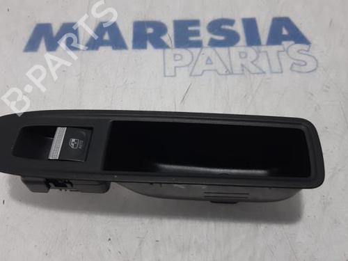 switch-renault-clio-v-b7_-2019-31467391 main image