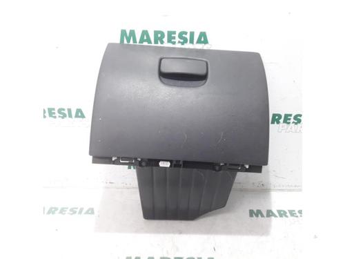 Used Glove box RENAULT MASTER III Van (FV) 2.3 dCi 125 FWD (FV0C, FV0D, FV0G, FV0H, FV0J, FV0K,... (125 hp) 31386081