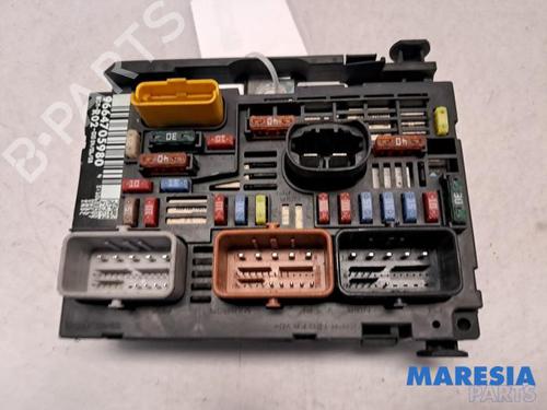 Used Fuse box Fuse box CITROËN C5 III Break (RW_) 2.0 i 16V (RWRFJC, RWRFJF) (140 hp) 31515953 31515953