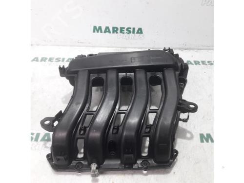 Used Injection rail RENAULT CLIO III (BR0/1, CR0/1) 1.6 16V (BR05, BR0B, BR0Y, BR15, BR1J, BR1M, BR1Y, CR0B,... (112 hp) 31531327