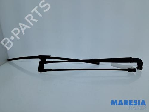 Used Front windshield wiper arm Front windshield wiper arm 37241642 37241642