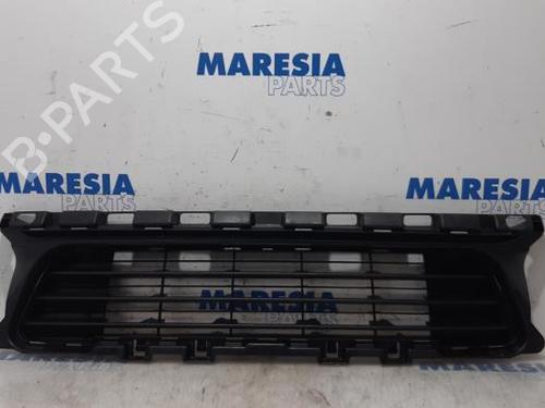 Used Grille PEUGEOT 308 II (LB_, LP_, LW_, LH_, L3_) 1.2 THP 110 (110 hp) 31529081