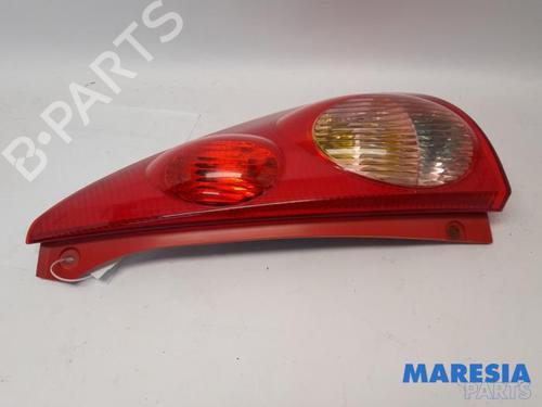 Højre baglygte PEUGEOT 107 (PM_, PN_) 1.0 (68 hp) 31516475