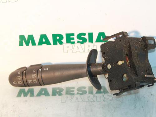 Used Steering column stalk RENAULT ESPACE IV (JK0/1_) 2.0 Turbo (JK0A, JK0B, JK0N) (163 hp) 31489315