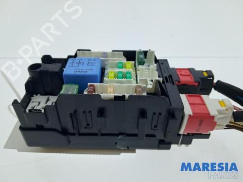 Used Fuse box Fuse box PEUGEOT 308 II (LB_, LP_, LW_, LH_, L3_) 1.6 THP 125 (125 hp) 33055048 33055048