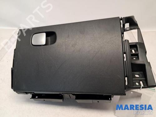 Handskerum FIAT 500L (351_, 352_) 1.4 (199LYF1B) (120 hp) 31478966