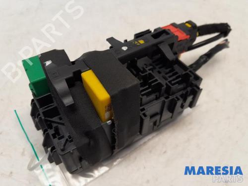 Used Fuse box PEUGEOT 208 I (CA_, CC_) 1.4 HDi (68 hp) 31528220