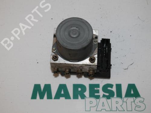 Used ABS pump RENAULT MEGANE II Saloon (LM0/1_) 1.6 (113 hp) 31384972