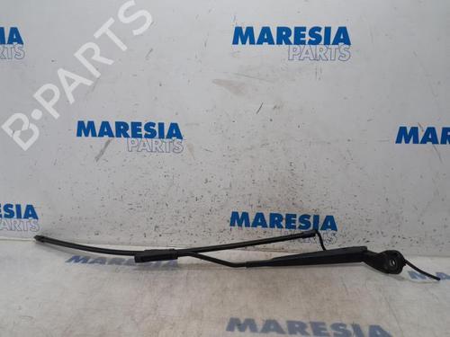 front-windshield-wiper-arm-citroen-c4-cactus-2014-31487285 main image
