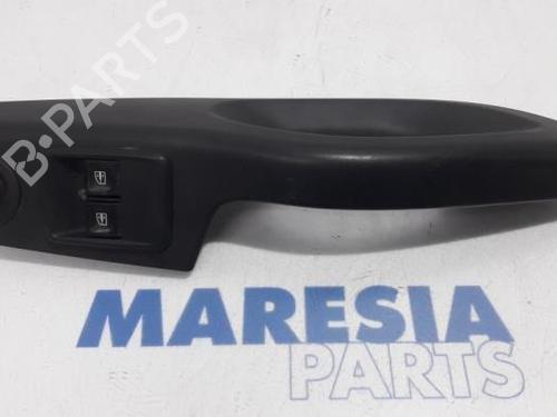 Used Switch OPEL VIVARO B Van (X82) 1.6 CDTI (05) (120 hp) 31486550