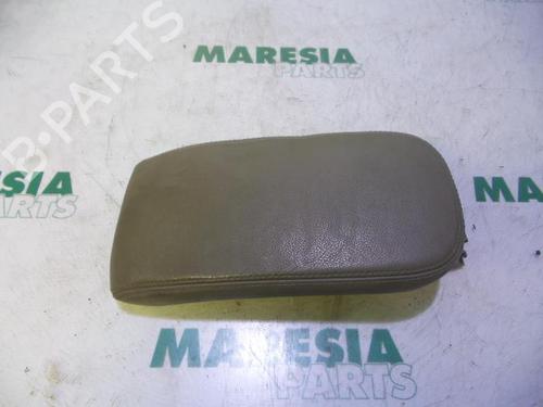 Used Armrest / Center console RENAULT MEGANE II (BM0/1_, CM0/1_) 2.0 16V (BM0U, CM0U) (135 hp) 31425546