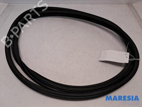 Used Rubber door seal PEUGEOT 5008 (0U_, 0E_) 1.6 HDi (114 hp) 31424220
