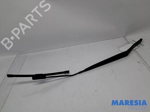 Used Front windshield wiper arm RENAULT CLIO IV Grandtour (KH_) 0.9 TCe 90 (90 hp) 31389616