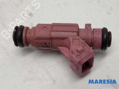 Used Injector FIAT PANDA (169_) 1.4 (169AXE1B) (100 hp) 31458662