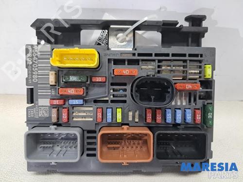Used Fuse box PEUGEOT 3008 I MPV (0U_) 1.6 THP (150 hp) 31816487