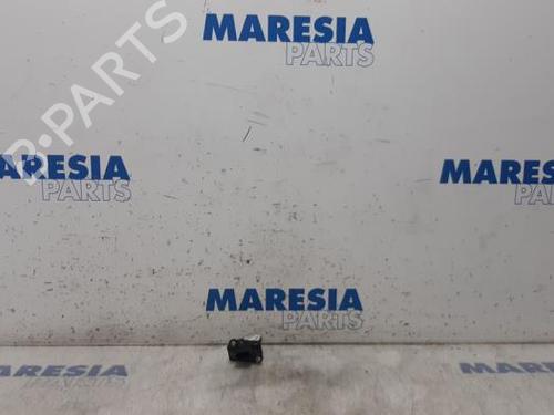 Used Mass air flow sensor RENAULT TRAFIC III Van (FG_) 1.6 dCi 90 (FGME) (90 hp) 31418432