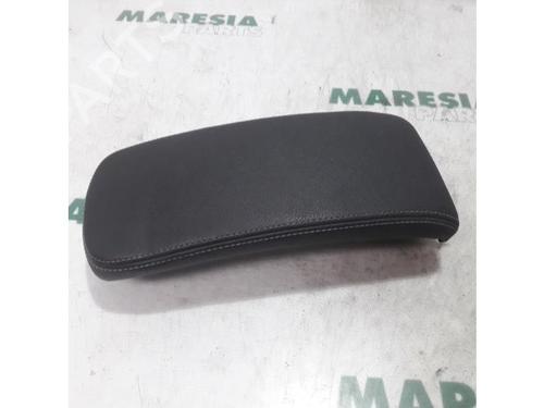 Bracciolo centrale RENAULT LAGUNA III (BT0/1) 2.0 16V (BT05, BT0F, BT0W) (140 hp) 31438551