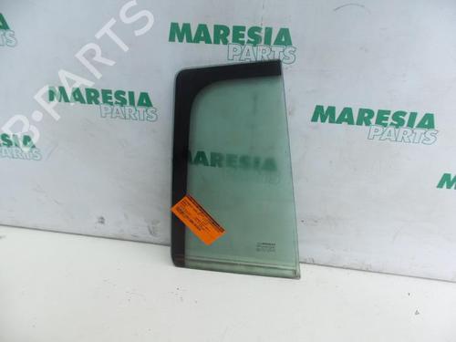 front-right-quarter-glass-renault-megane-ii-estate-km01_-2003-2004-2005-2006-2007-2008-2009-2010-2011-2012-31421510 main image