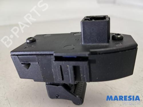 switch-alfa-romeo-giulietta-940_-2010-2011-2012-2013-2014-2015-2016-2017-2018-2019-2020-31466317 main image