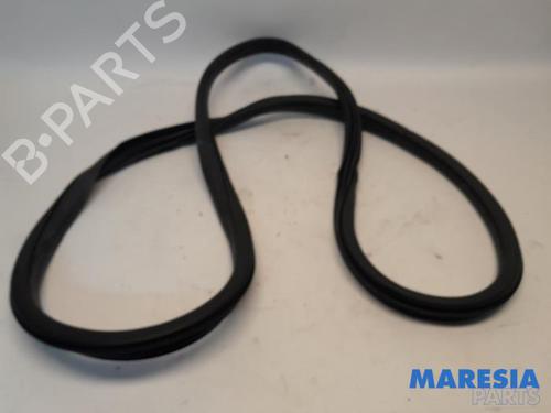 Used Rubber door seal ALFA ROMEO GIULIA (952_) 2.0 (952ACA25) (280 hp) 31537139