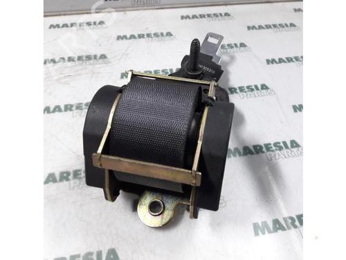 Used Rear center seatbelt RENAULT SCÉNIC II (JM0/1_) 1.5 dCi (JM0F) (82 hp) 31516074