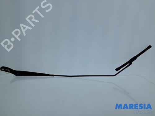 Used Front windshield wiper arm Front windshield wiper arm 37034422 37034422