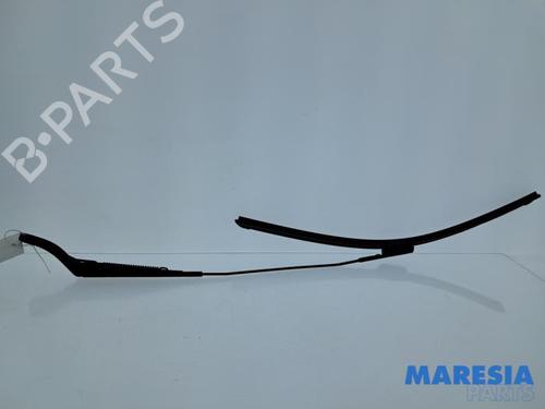Used Front windshield wiper arm Front windshield wiper arm 37034421 37034421