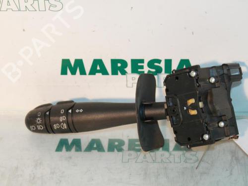 Used Steering column stalk RENAULT SCÉNIC I MPV (JA0/1_, FA0_) 1.9 dCi (JA05, JA1F) (102 hp) 31526256
