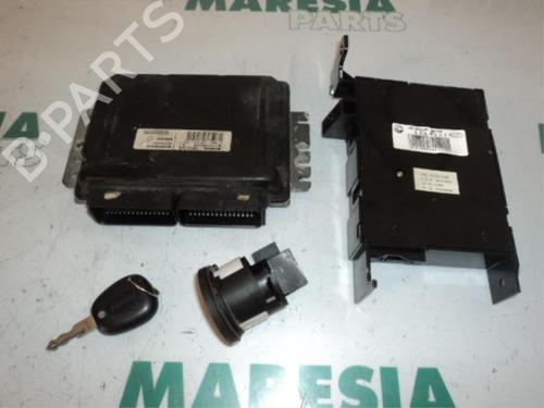Used Engine control unit (ECU) RENAULT ESPACE III (JE0_) 2.0 (139 hp) 31495795