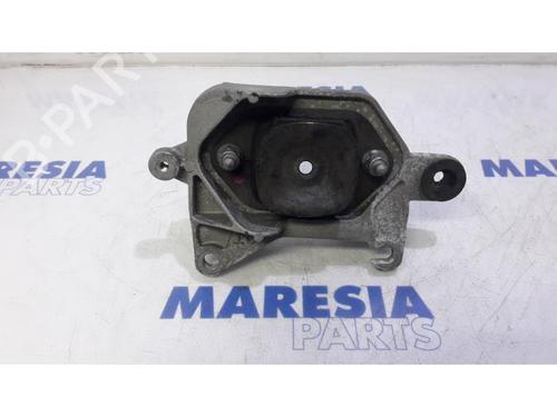 Used Gearbox mount RENAULT MEGANE IV Grandtour (K9A/M/N_) 1.5 dCi 110 (110 hp) 31422655