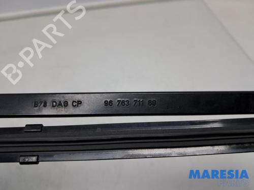 Front windshield wiper arm CITROËN C4 Picasso II 1.6 THP 155 | BP31532105C143