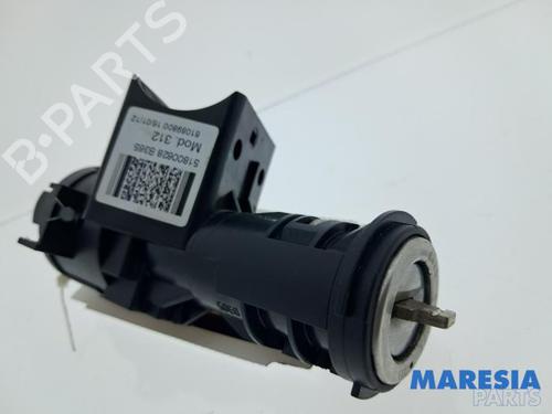 Used Ignition barrel FIAT 500 C (312_) 1.2 (312CXA1A, 312AXA1A) (69 hp) 32281152
