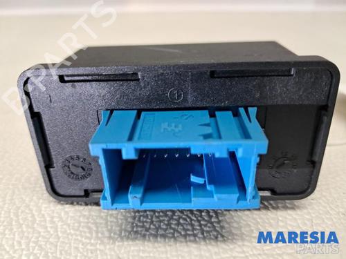 Used Lights ECU PEUGEOT 308 II (LB_, LP_, LW_, LH_, L3_) 1.6 THP 125 (125 hp) 31632148