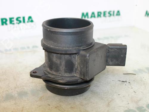 Used Mass air flow sensor FIAT SCUDO Van (220_) 2.0 JTD 16V (109 hp) 31526578