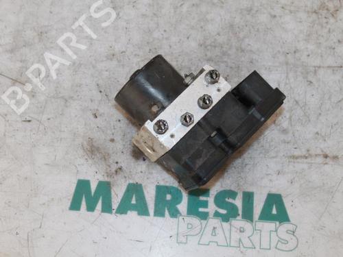 Used ABS pump RENAULT TWINGO II (CN0_) 1.2 16V (CN0K, CN0V, CN0A) (76 hp) 31410579
