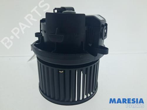 Used Heater blower motor Heater blower motor RENAULT KADJAR (HA_, HL_) 1.2 TCe 130 (HLMR) (130 hp) 39690217 39690217