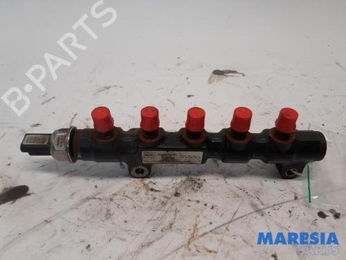 Used Injection rail PEUGEOT 5008 (0U_, 0E_) 1.6 HDi (110 hp) 31425367