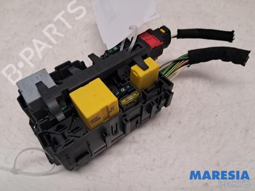Used Fuse box PEUGEOT 308 SW II (LC_, LJ_, LR_, LX_, L4_) 1.2 THP 110 (110 hp) 31435992