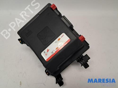 Used Fuse box PEUGEOT 308 SW II (LC_, LJ_, LR_, LX_, L4_) 1.2 THP 110 (110 hp) 31417569