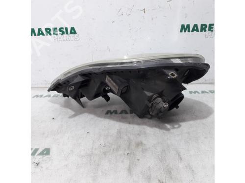 Right headlight RENAULT TRAFIC II Van (FL) 2.0 dCi 90 (FL0H, FL00, FL01, FL0M, FL0P, FL0S) | BP31406974C29