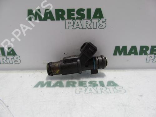 Used Injector CITROËN SAXO (S0, S1) 1.4 VTS (75 hp) 31388945