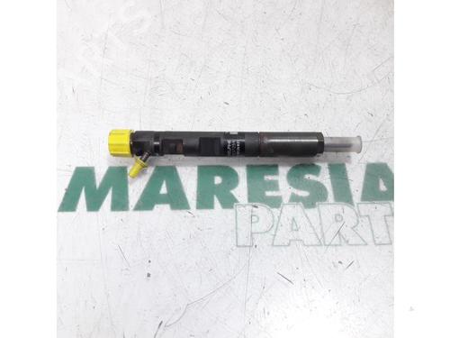 Used Injector RENAULT MEGANE III Grandtour (KZ0/1) 1.5 dCi (KZ0C, KZ1A) (90 hp) 31526725