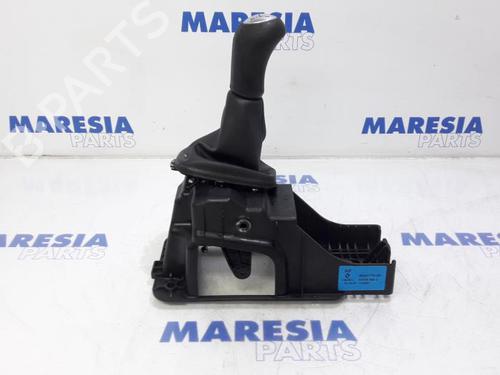 Used Gear lever RENAULT MEGANE III Grandtour (KZ0/1) 1.5 dCi (KZ0C, KZ1A) (90 hp) 31403849