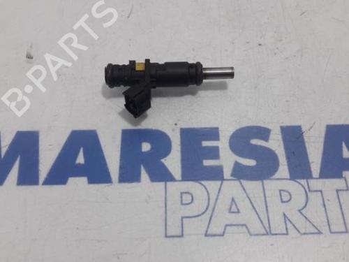 Used Injector PEUGEOT 5008 (0U_, 0E_) 1.6 16V (120 hp) 31490575