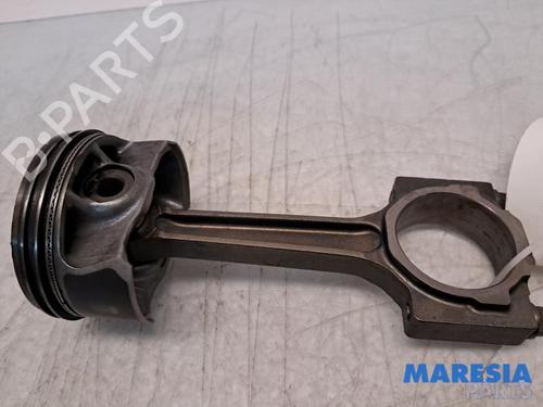 Andre Andre FIAT 500X (334_) 1.6 (334AXE1A) (110 hp) 33674468 33674468