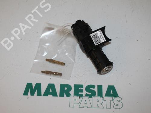 Used Ignition barrel FIAT STILO (192_) 1.6 16V (192_XB1A) (103 hp) 31521842