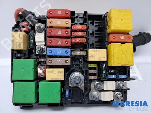 Used Fuse box PEUGEOT 308 SW II (LC_, LJ_, LR_, LX_, L4_) 1.6 BlueHDi 120 (120 hp) 31530996
